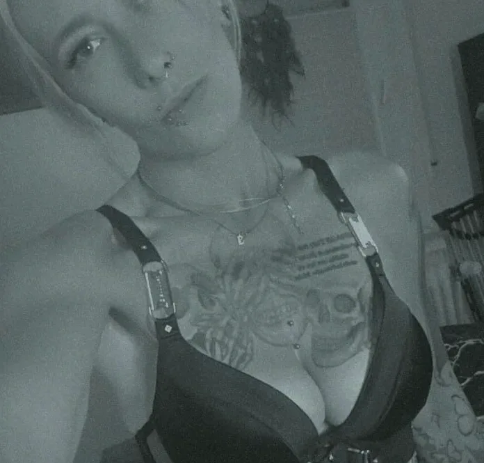 Esmee, 32
