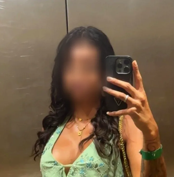 Lois, 23