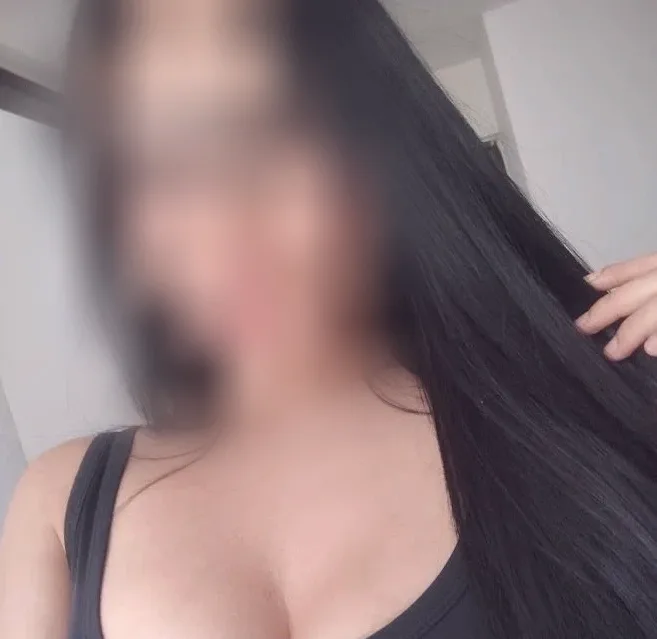 Olivia, 28